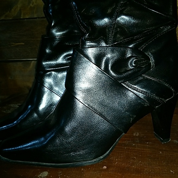 Boots - Picture 4 of 4